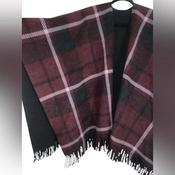 Rachel Roy Burgundy and Black Reversible Plaid‎ Fleece Fringe Shall OSFM - Picture 3 of 4